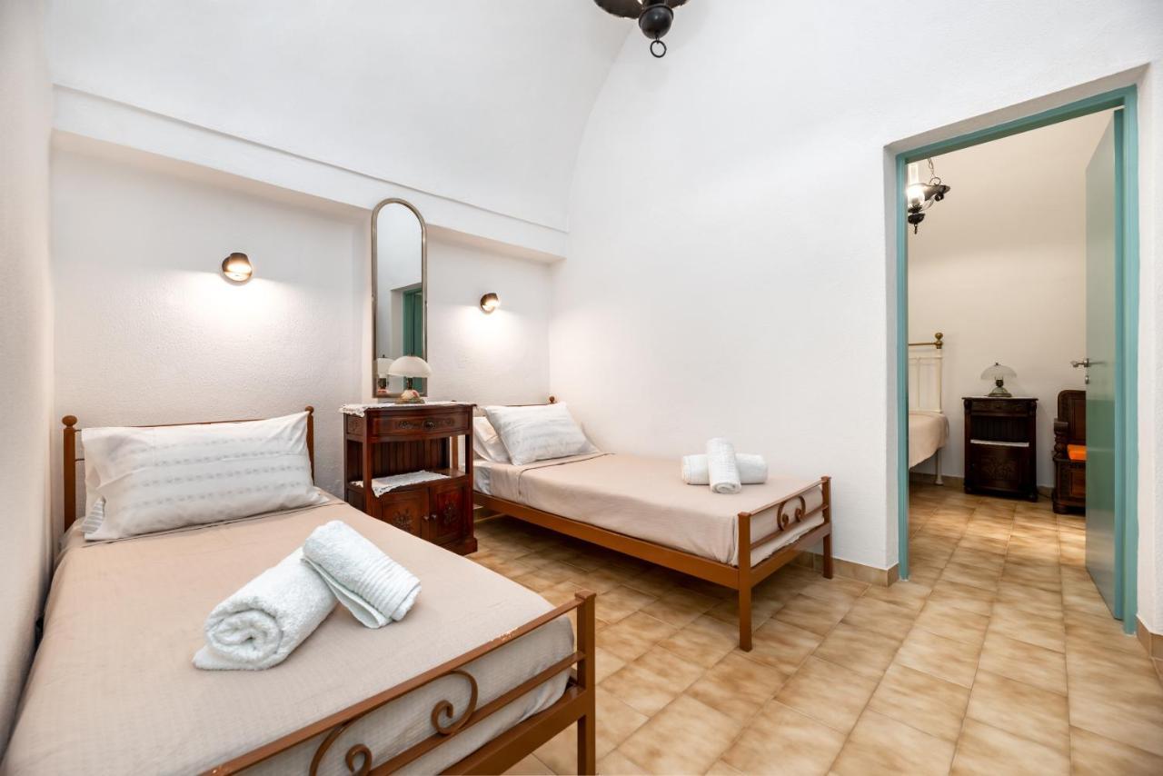 Authentic Santorinian Home Experience Fira  Exterior photo