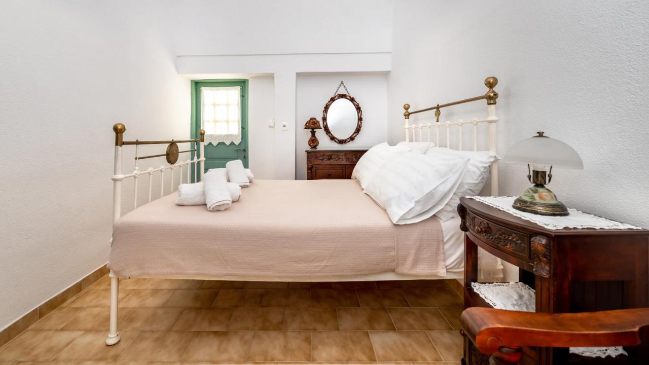 Authentic Santorinian Home Experience Fira  Exterior photo
